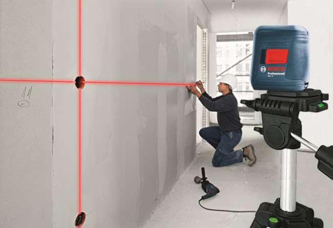 Лазерный уровень BOSCH GLL 2 с держателем MM2 Лазерный уровень BOSCH GLL 2 с держателем MM2